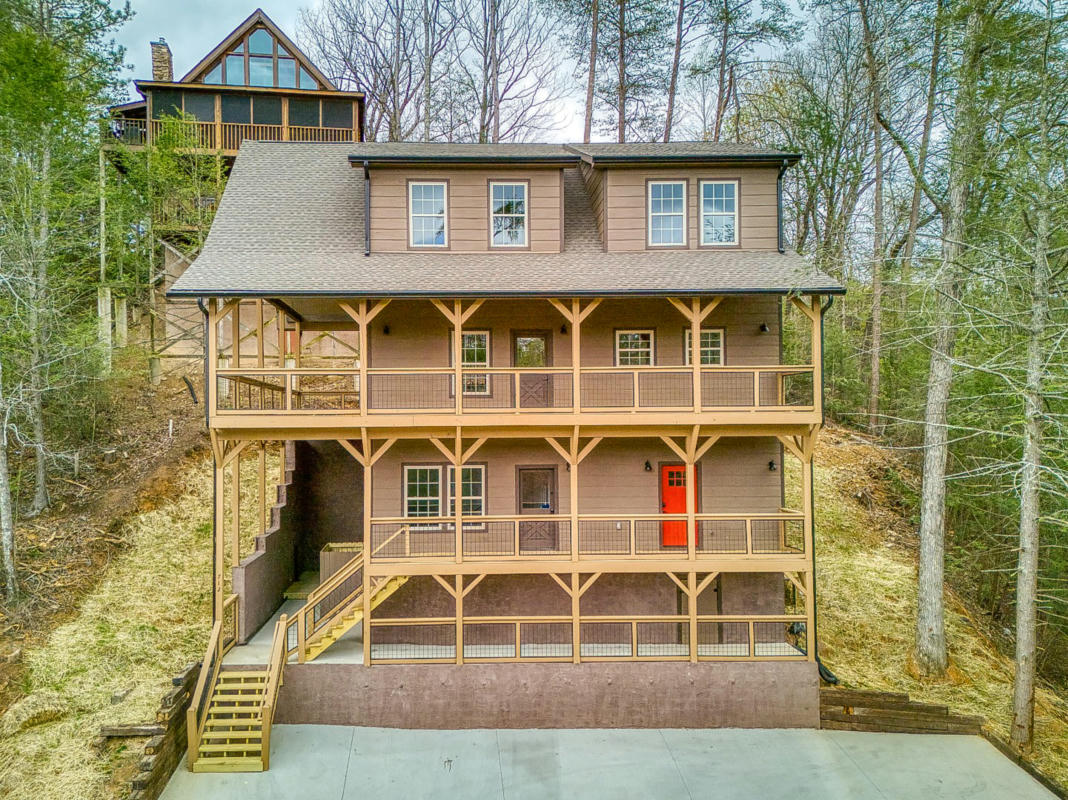 712 GOLDEN EAGLE WAY, PIGEON FORGE, TN 37863, photo 1 of 54