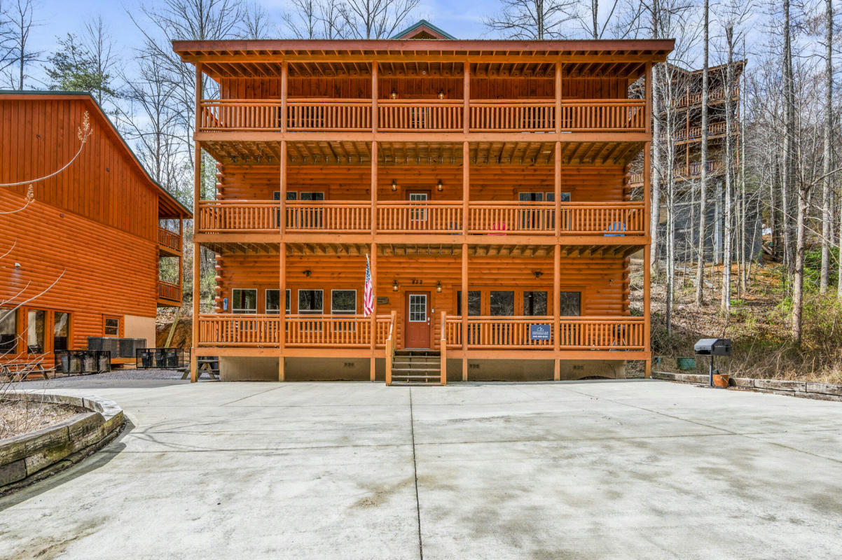 822 RUSH BRANCH RD, PIGEON FORGE, TN 37863, photo 1 of 58