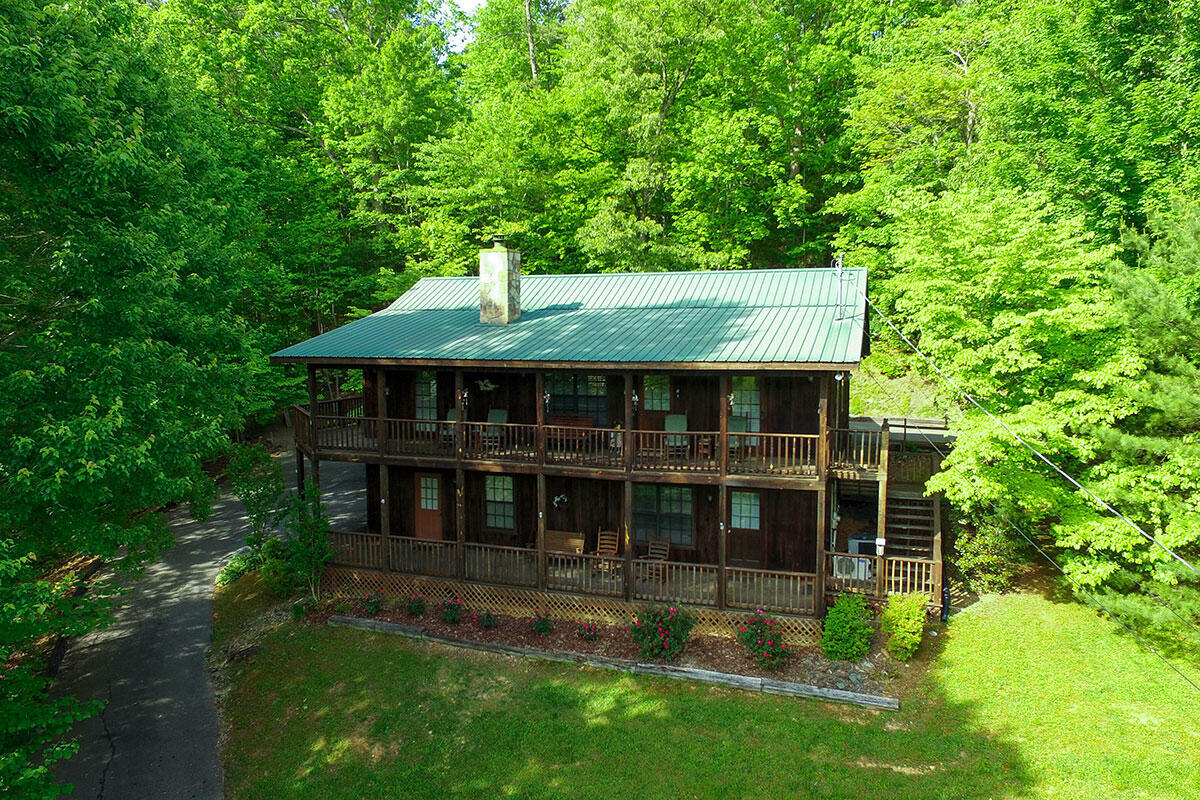 4041 WEARS COVE RD, SEVIERVILLE, TN 37862, photo 1 of 41